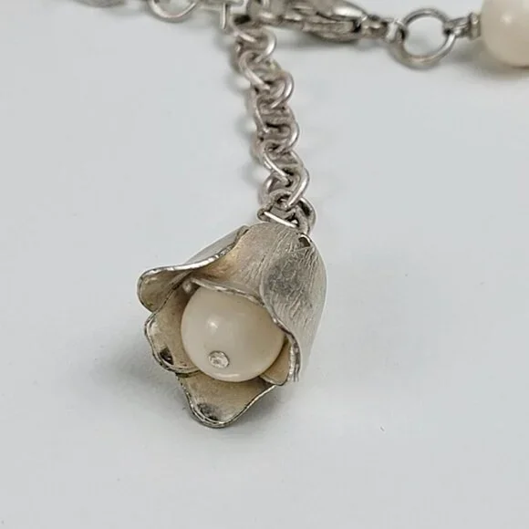 Cream Acrylic Beaded Necklace 18 In Silver-Tone Flower Charm Lobster Clasp - Picture 5 of 9